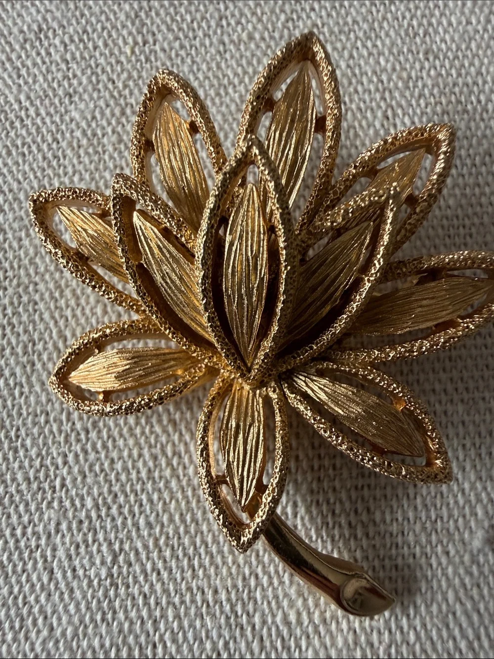 Avon Vintage Signed Circa 1971 “Precious Pretenders” Lotus Flower Brooch.